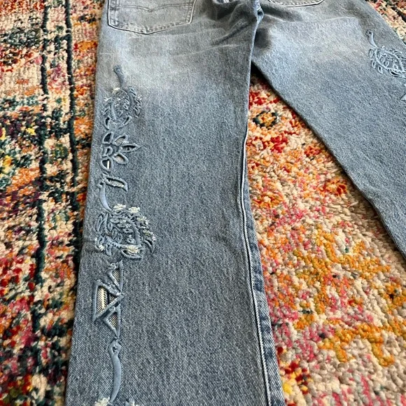 Levi’s Made & Crafts Women's Blue Laser Cut Embroidered Jeans - Picture 7 of 9